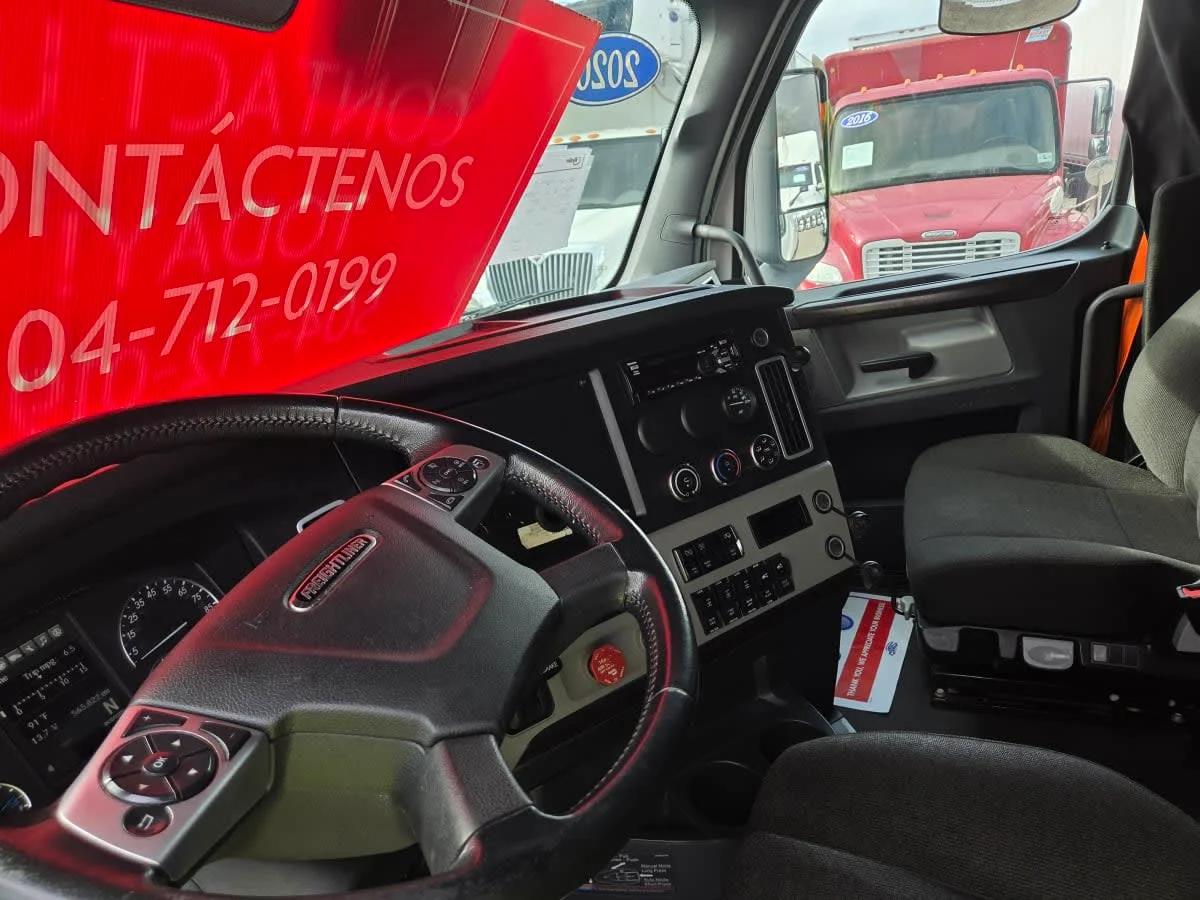 2020 Freightliner Cascadia in St. Rose, LA — photo 7