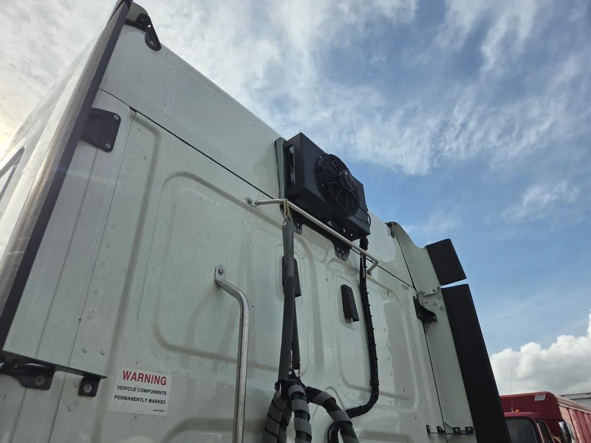 2020 Freightliner Cascadia in St. Rose, LA — photo 12