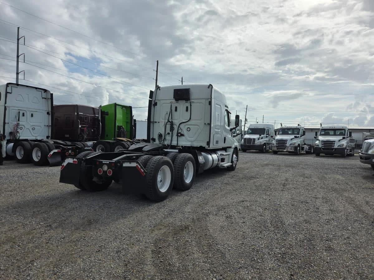 2020 Freightliner Cascadia in St. Rose, LA — photo 4