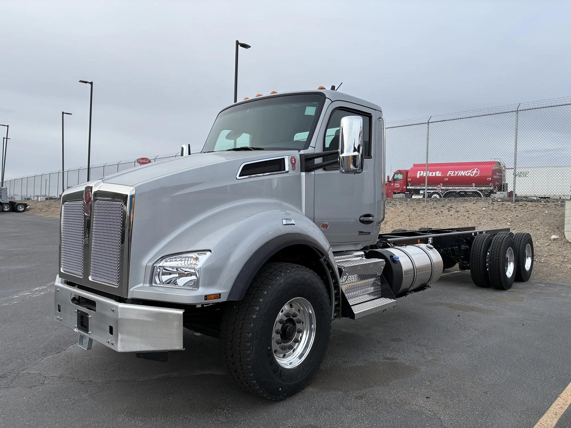 2026 Kenworth T880