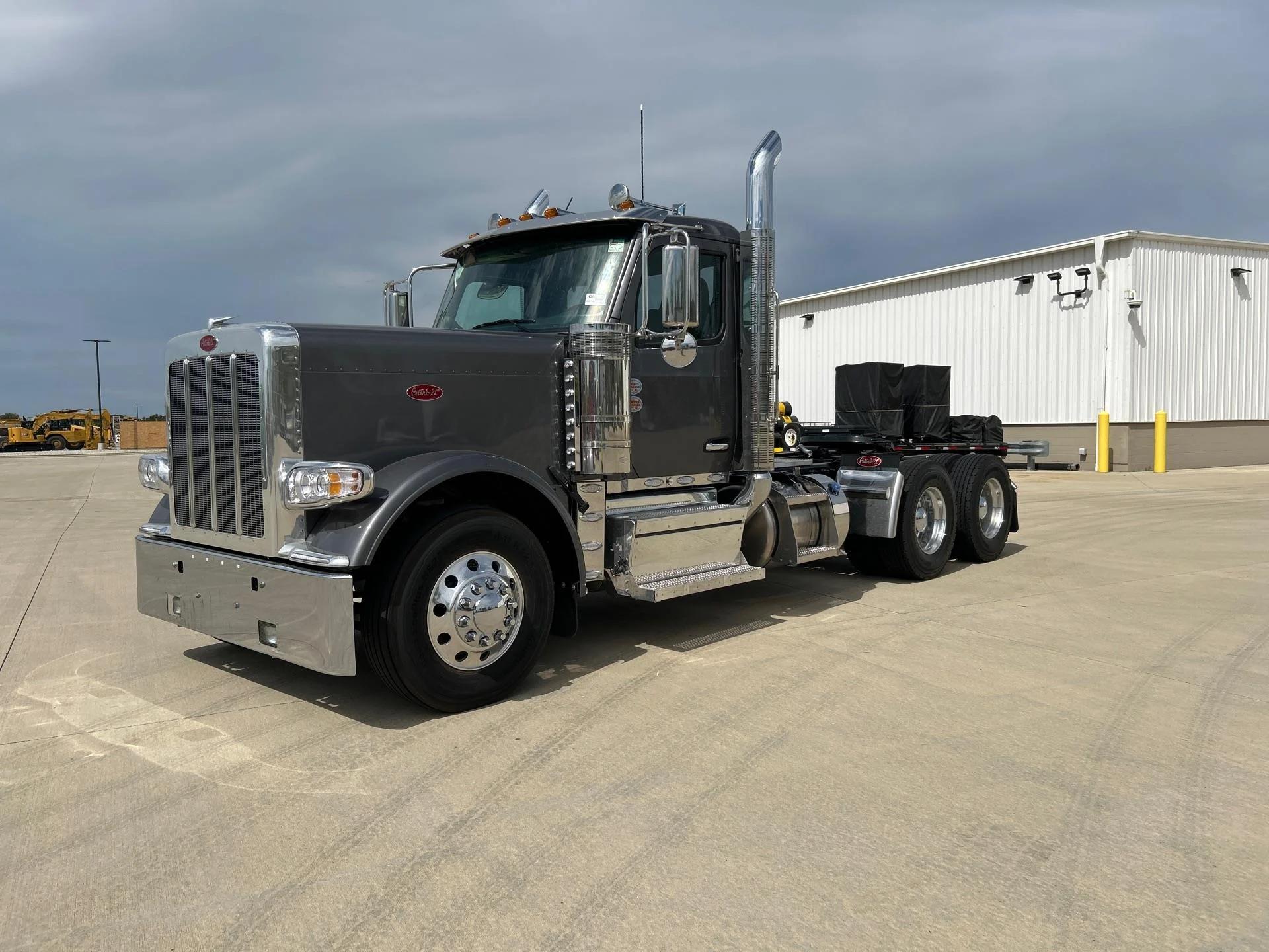 2026 Peterbilt 589