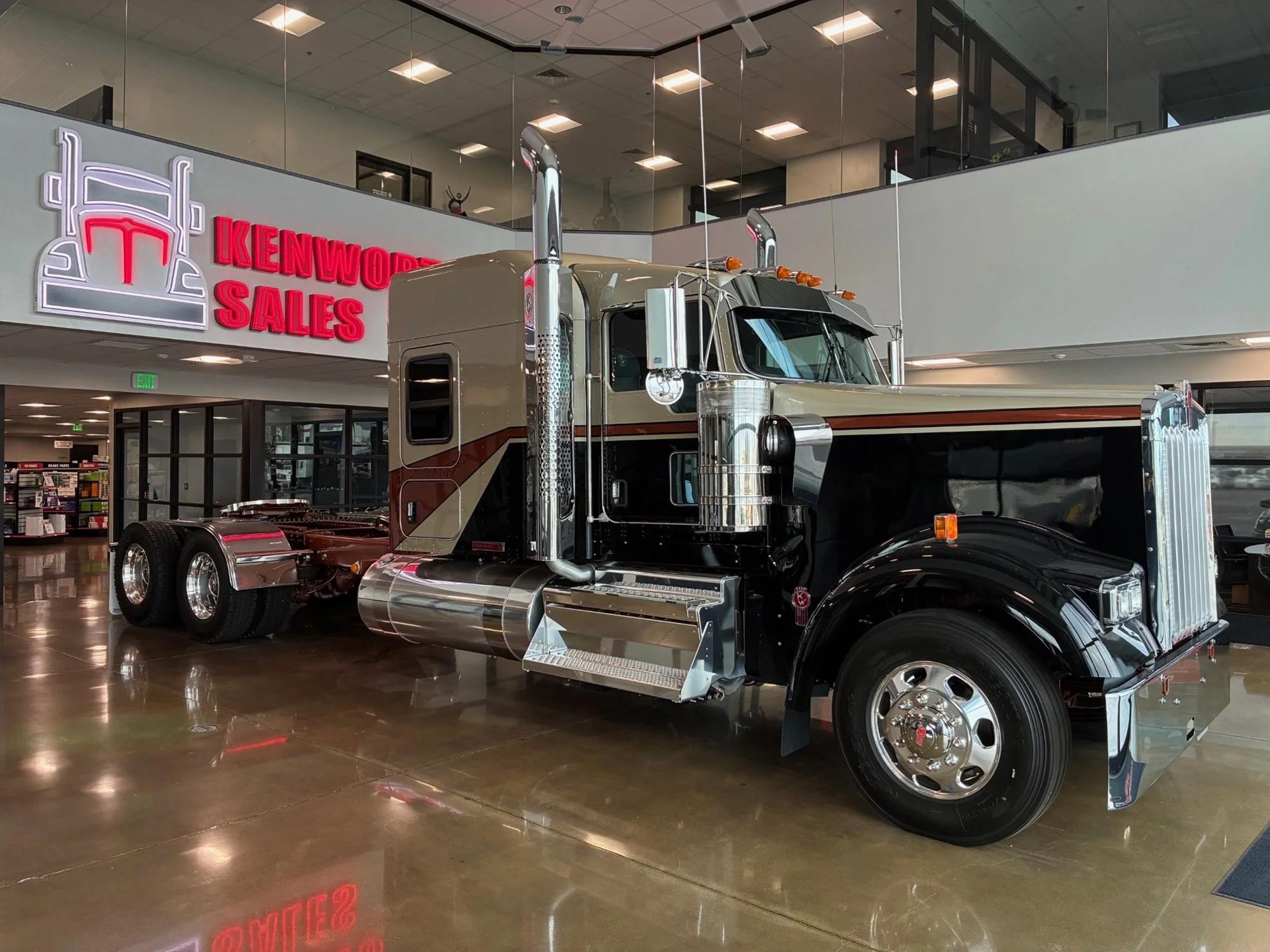 2026 Kenworth W900