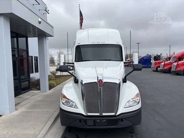 2023 Kenworth T680 in Salt Lake City, UT — photo 6