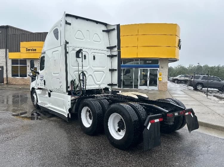 2022 Freightliner Cascadia in Ashland, VA — photo 5