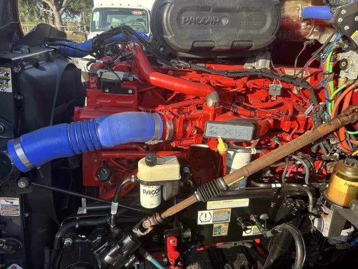 2022 Peterbilt 579 in Orlando, FL — photo 9