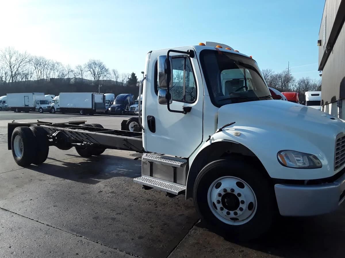2020 Freightliner M2 106 in Kansas City, MO — photo 3