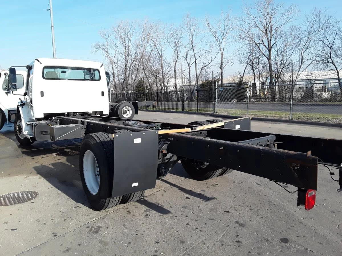 2020 Freightliner M2 106 in Kansas City, MO — photo 6
