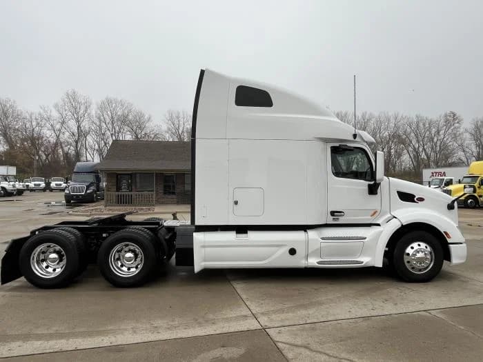 2022 Peterbilt 579 in Kansas City, MO — photo 9