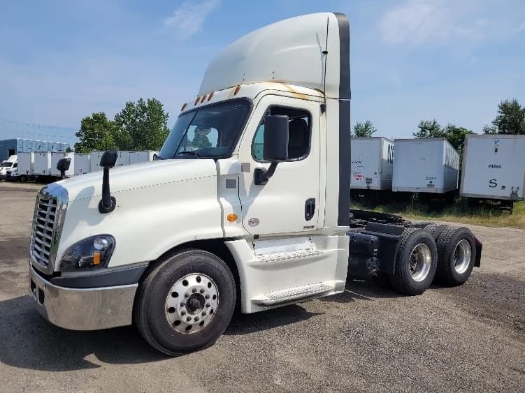 2019 Freightliner Cascadia in Fitchburg, MA — photo 3
