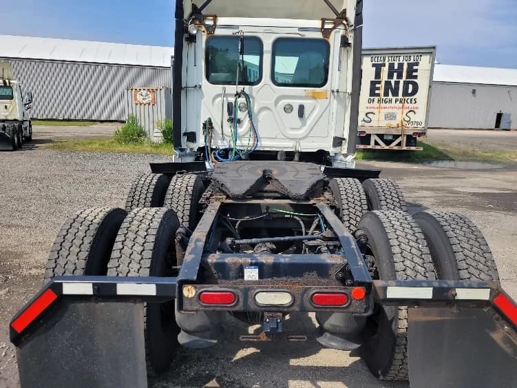 2019 Freightliner Cascadia in Fitchburg, MA — photo 6