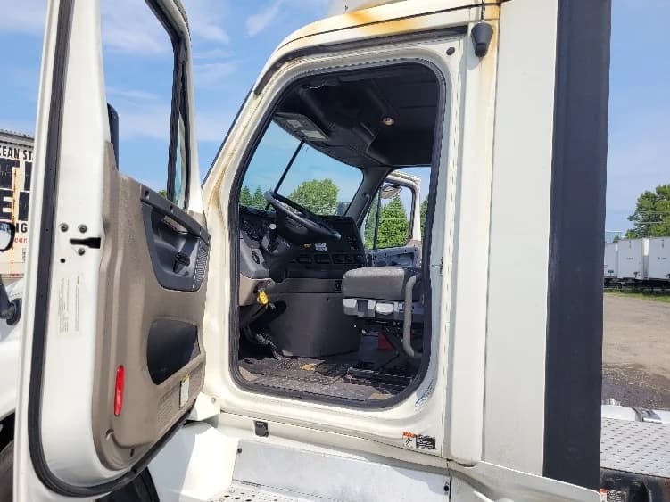 2019 Freightliner Cascadia in Fitchburg, MA — photo 9