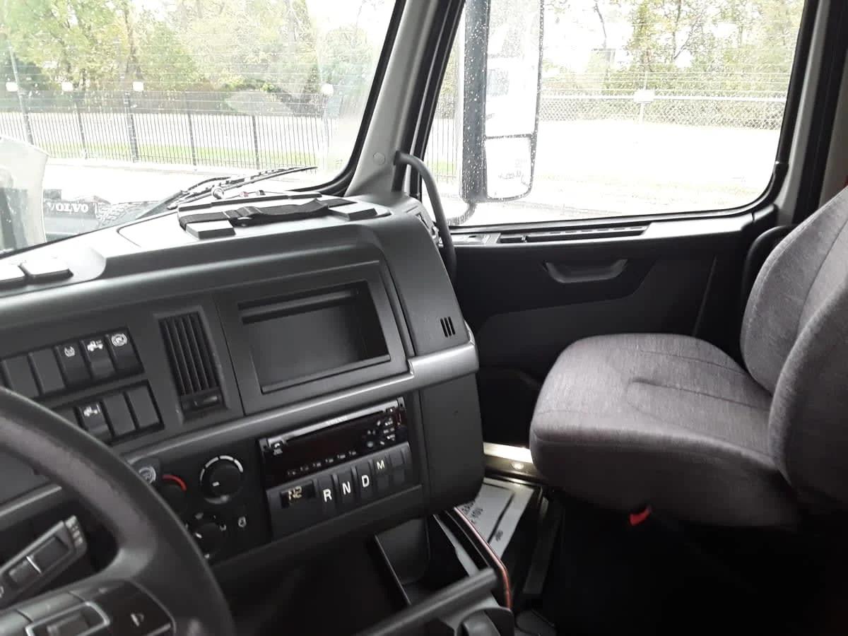 2019 Volvo in Kansas City, MO — photo 8