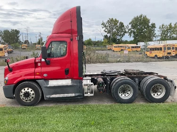 2018 Freightliner Cascadia in Rochester, NY — photo 4