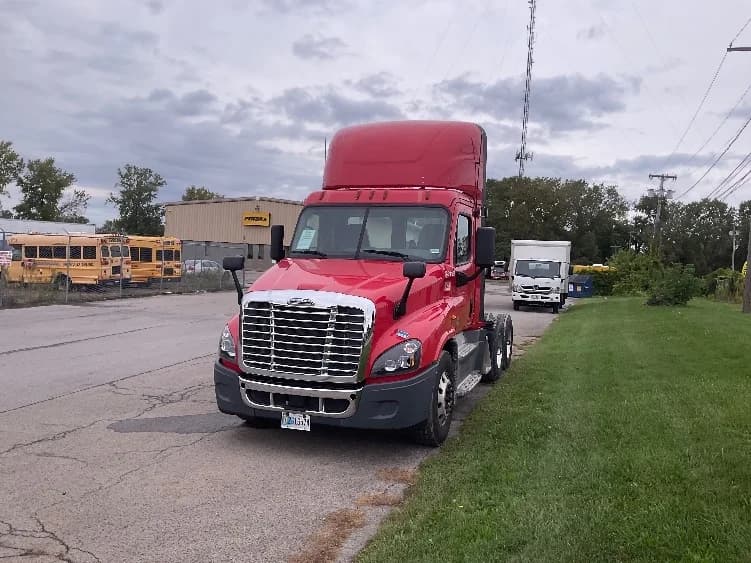 2018 Freightliner Cascadia in Rochester, NY — photo 3