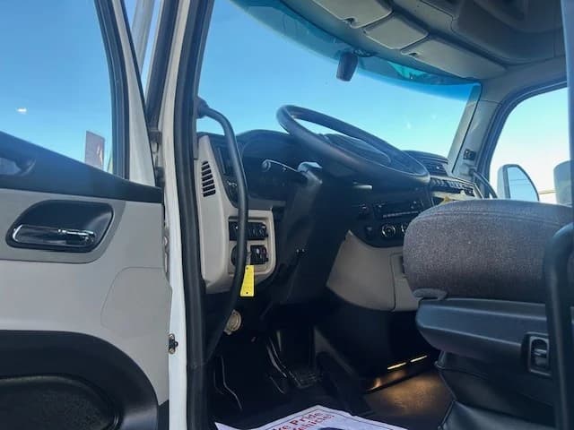 2023 Peterbilt 579 in Charlotte, NC — photo 10