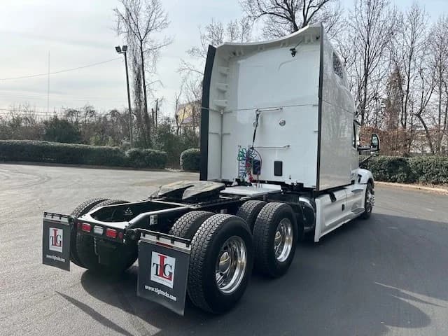 2023 Peterbilt 579 in Charlotte, NC — photo 4