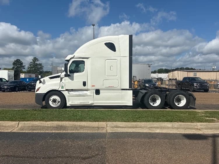 2020 Freightliner Cascadia in Richland, MS — photo 4