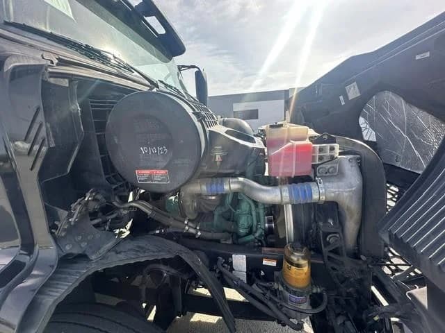 2018 Volvo VNR 640 — photo 13