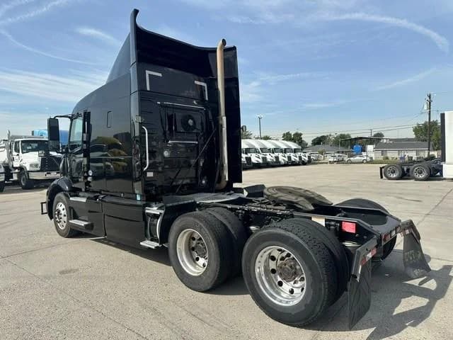 2018 Volvo VNR 640 — photo 11