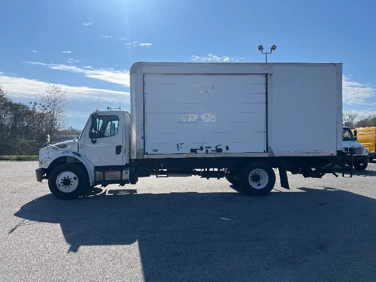 2017 Freightliner M2 106 in Florence, SC — photo 4