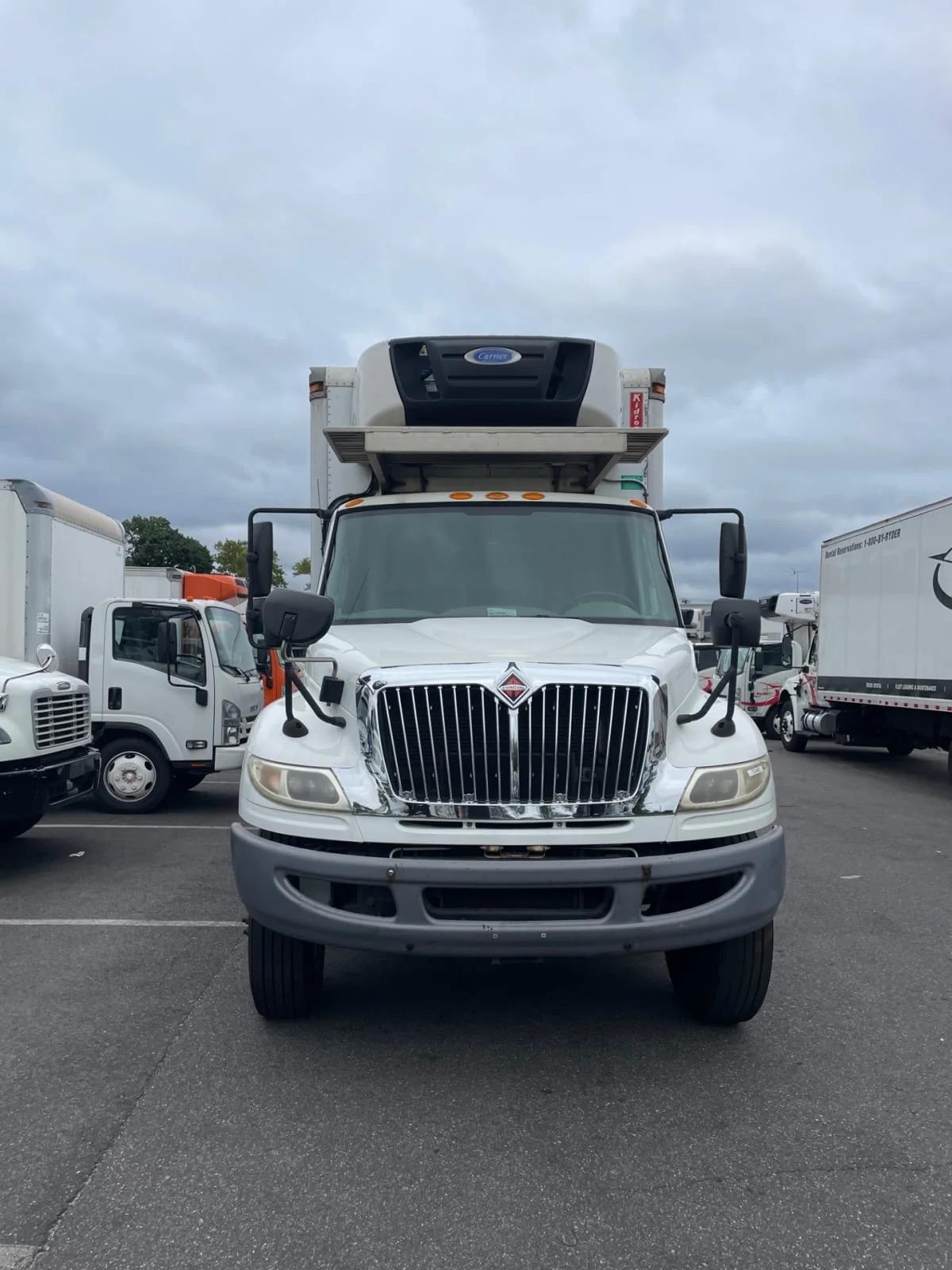 2016 International 4300 in Farmingdale, NY — photo 2