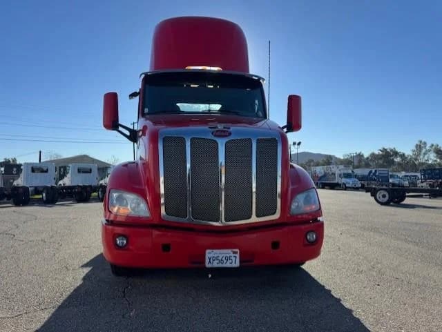 2020 Peterbilt 579 in Fontana, CA — photo 9