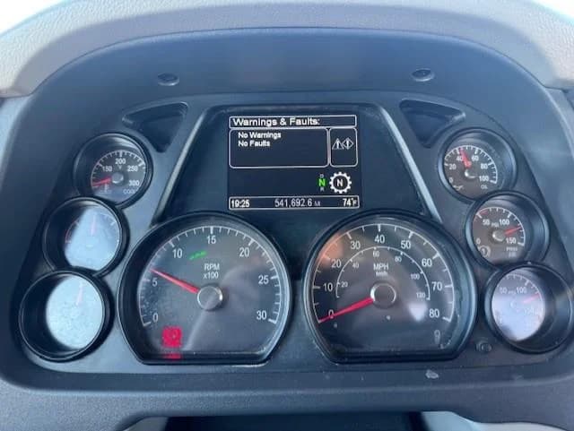 2020 Peterbilt 579 in Fontana, CA — photo 8