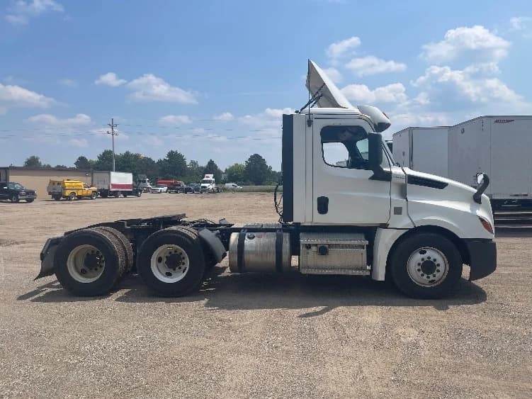 2020 Freightliner Cascadia in Jackson, MI — photo 8