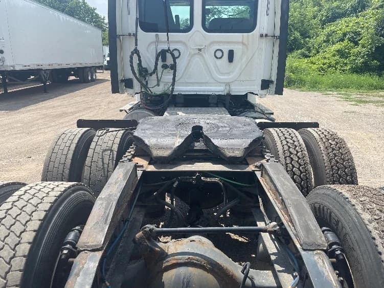 2020 Freightliner Cascadia in Jackson, MI — photo 6