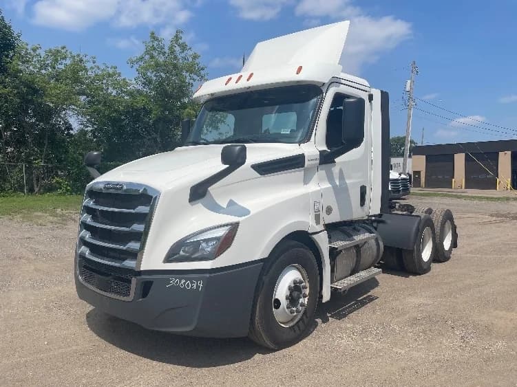 2020 Freightliner Cascadia in Jackson, MI — photo 3