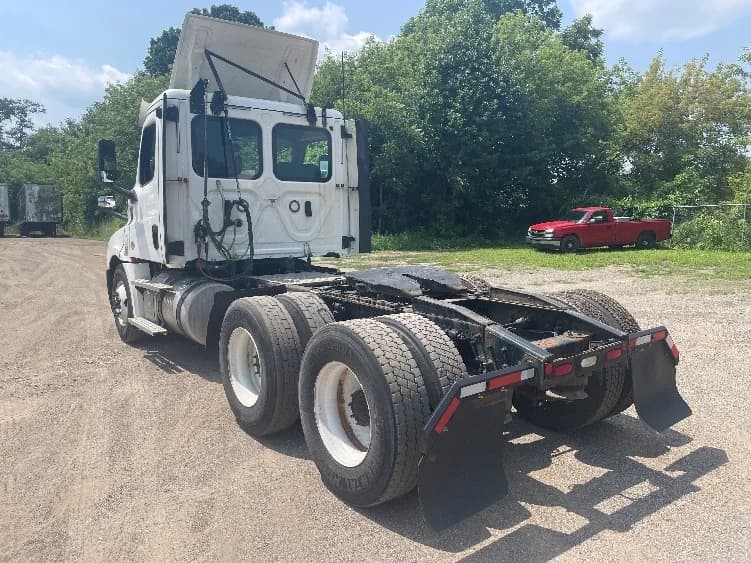 2020 Freightliner Cascadia in Jackson, MI — photo 5