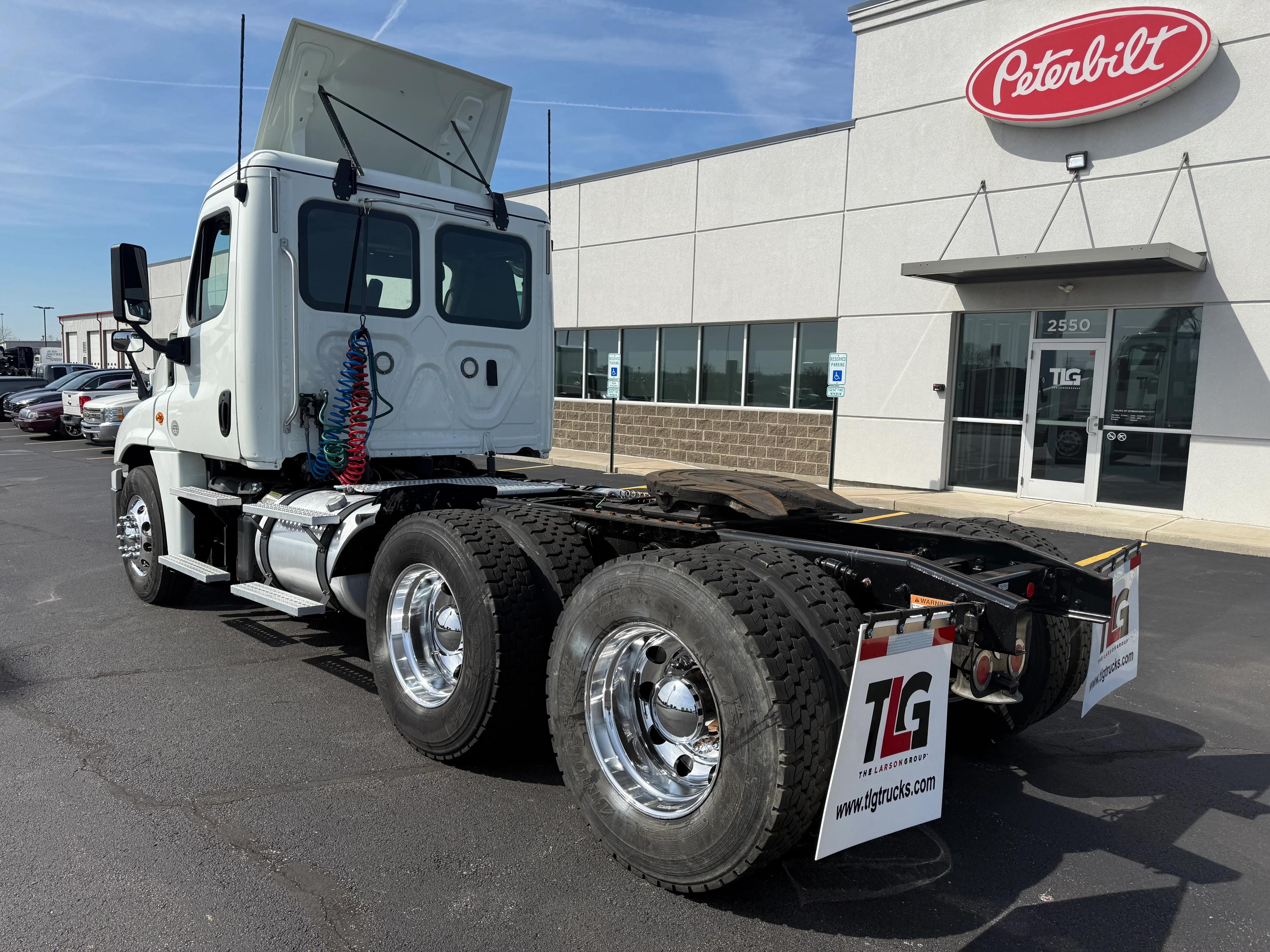 2019 Freightliner Cascadia in Cincinnati, OH — photo 3
