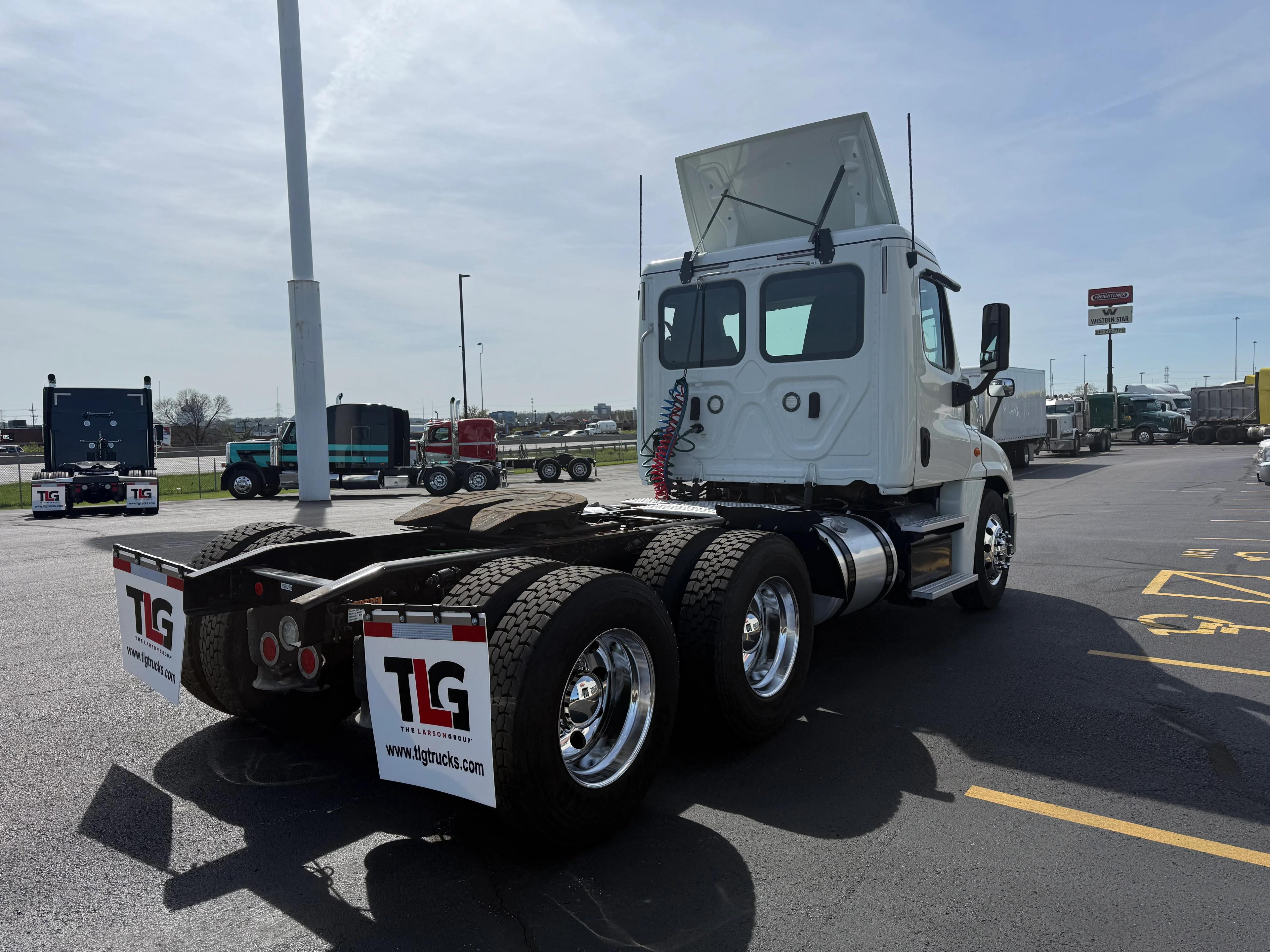 2019 Freightliner Cascadia in Cincinnati, OH — photo 5