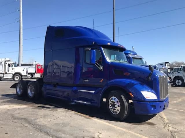 2022 Peterbilt 579 in Indianapolis, IN — photo 6