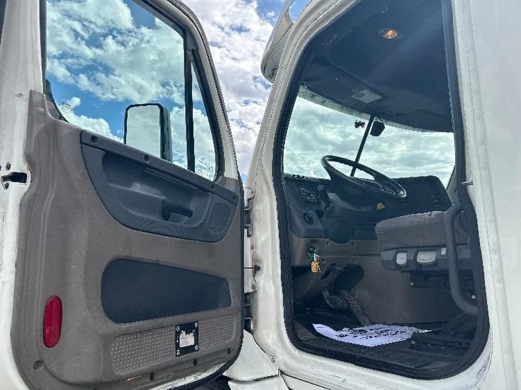2019 Freightliner Cascadia in Las Vegas, NV — photo 9