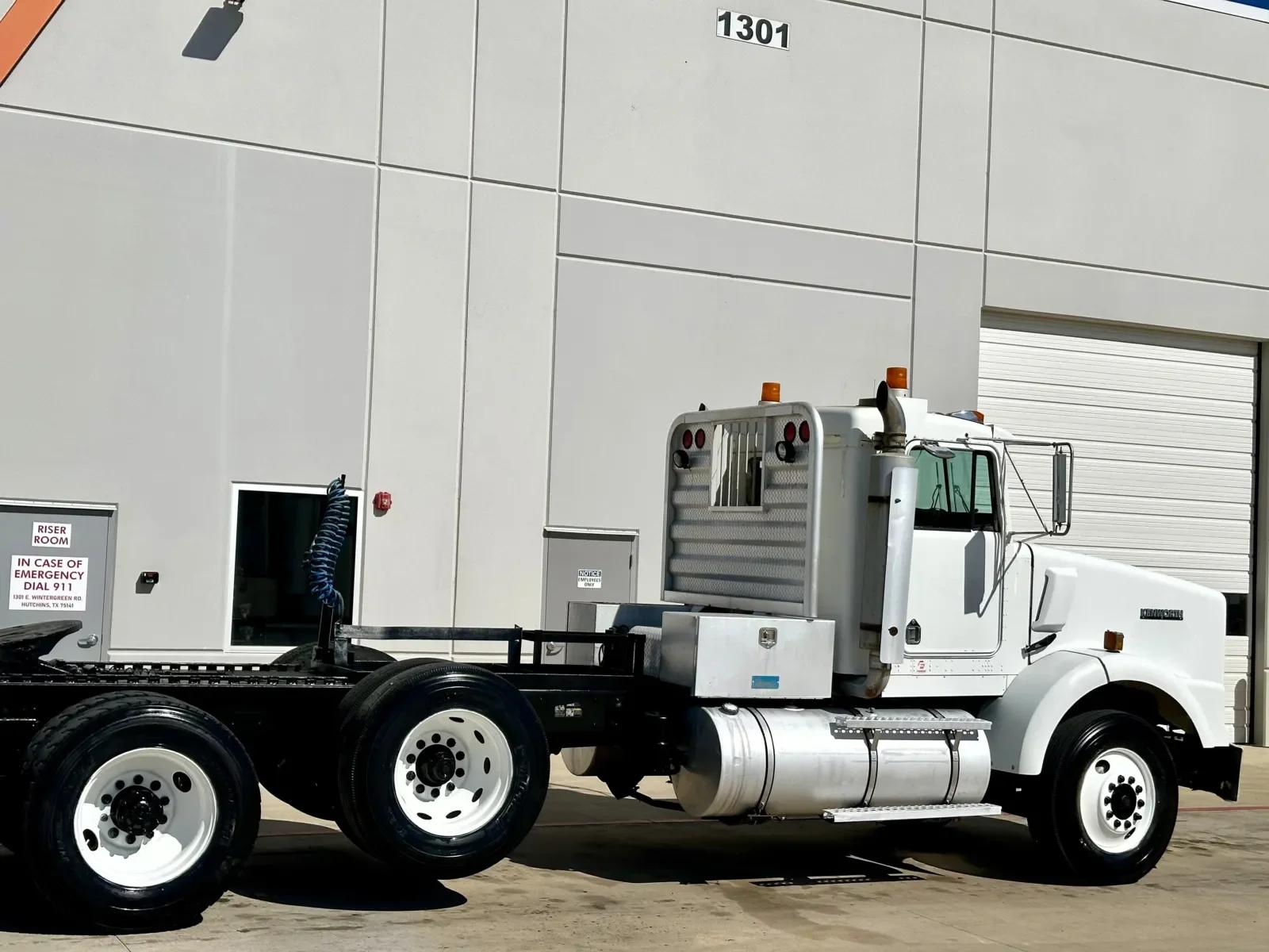 2001 Kenworth T800 in Hutchins, TX — photo 7