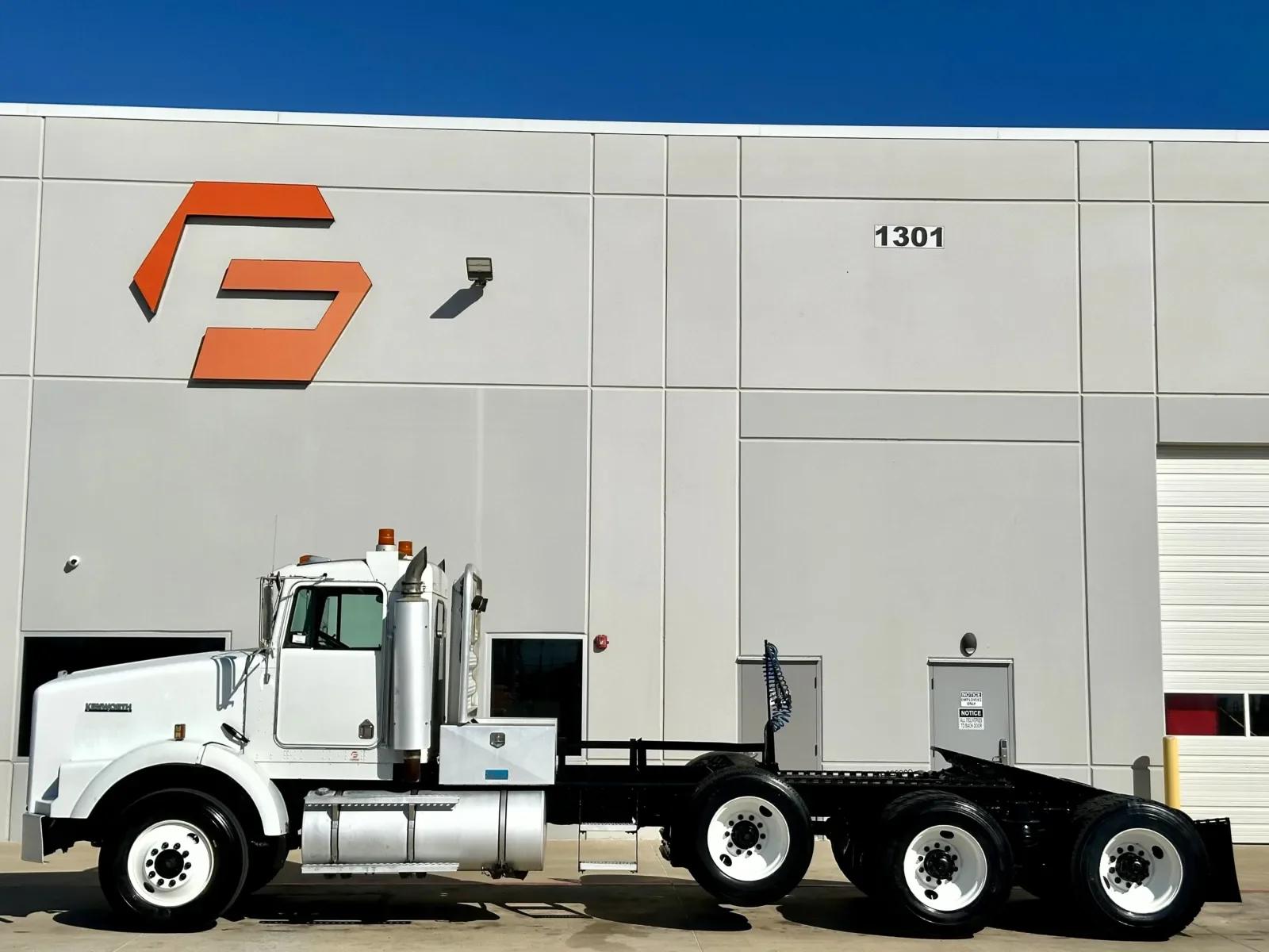 2001 Kenworth T800 in Hutchins, TX — photo 4
