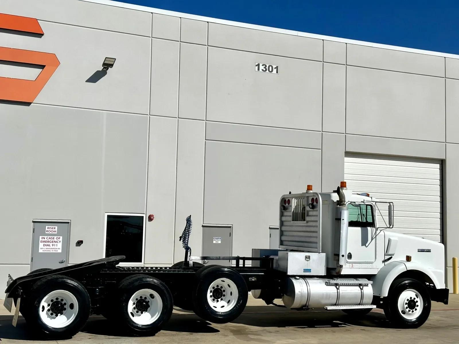 2001 Kenworth T800 in Hutchins, TX — photo 5