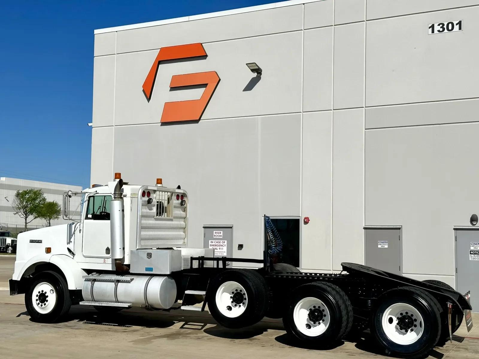 2001 Kenworth T800 in Hutchins, TX — photo 6
