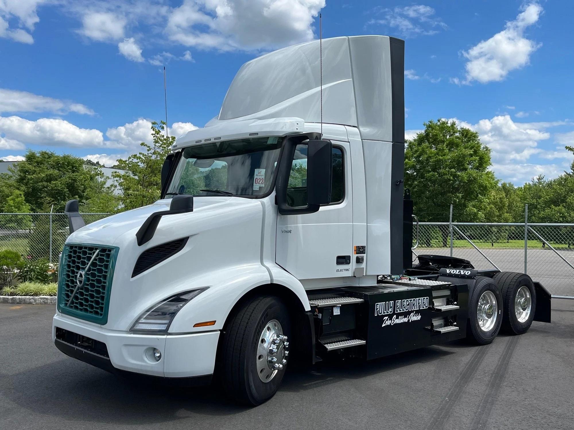 2023 Volvo 