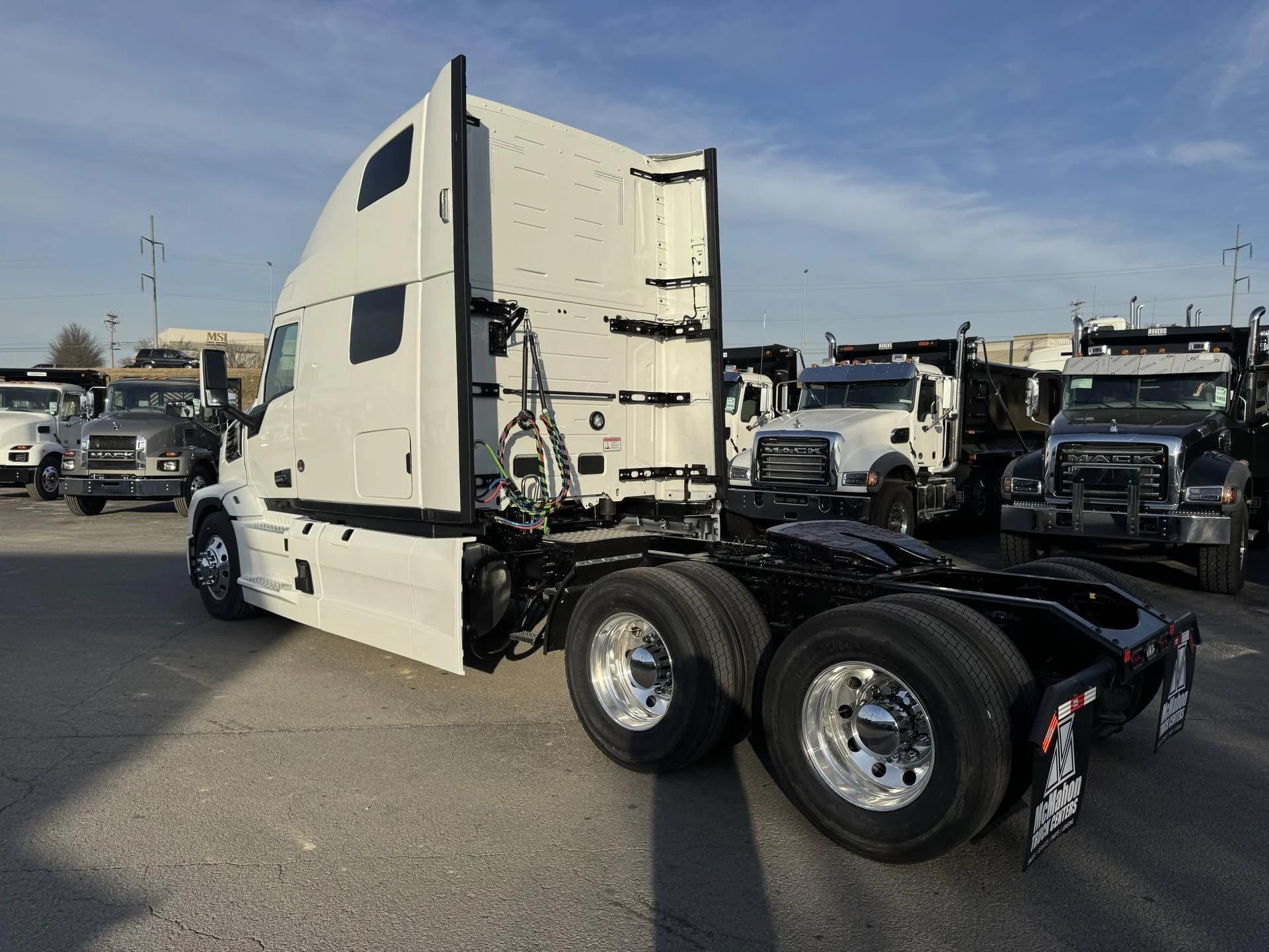 2026 Mack Pinnacle in La Vergne, TN — photo 12
