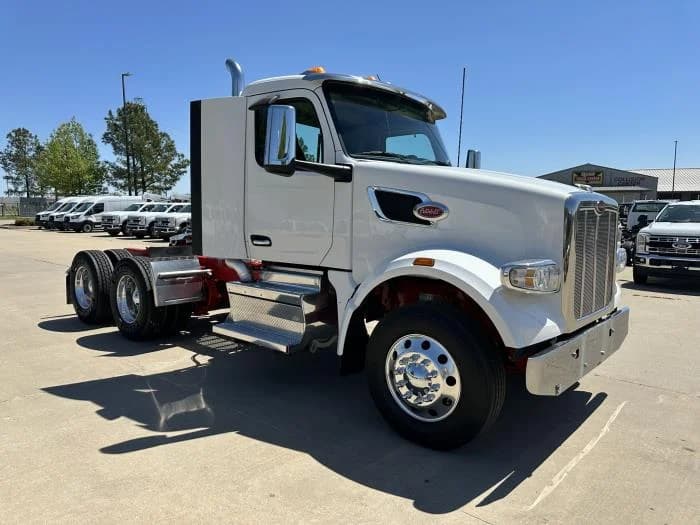 2023 Peterbilt 567 — photo 3