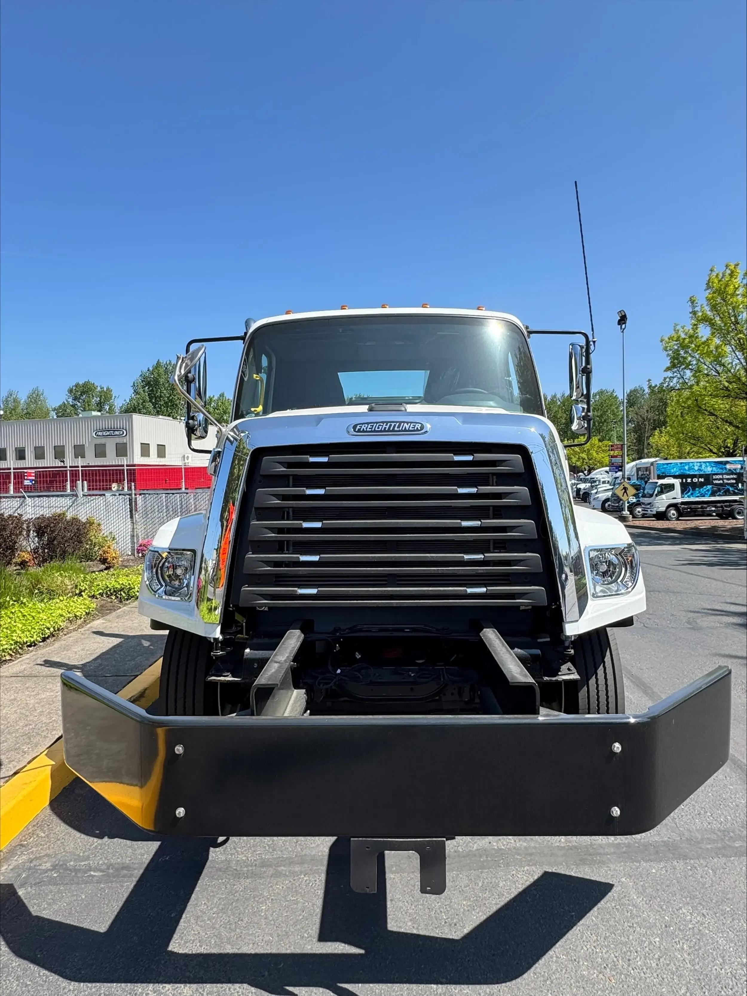 2025 Freightliner 108SD in Portland, OR — photo 3