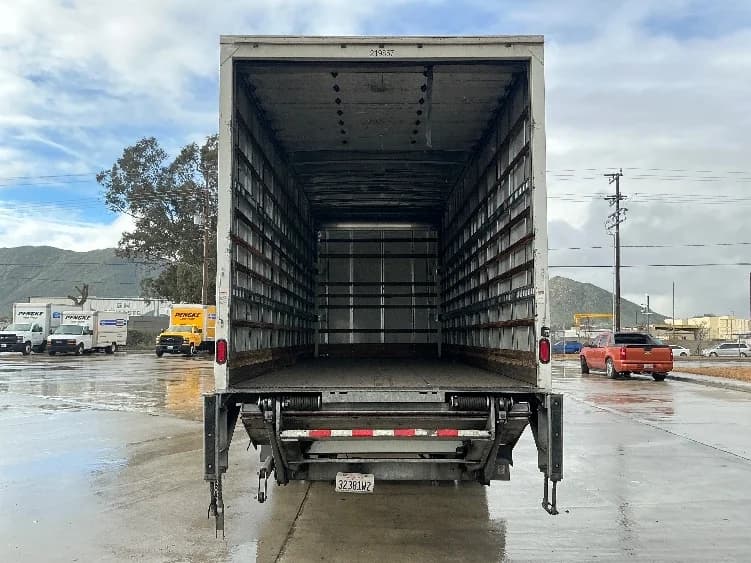 2019 Hino 268 in Fontana, CA — photo 8