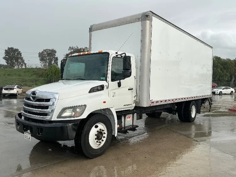2019 Hino 268 in Fontana, CA — photo 3