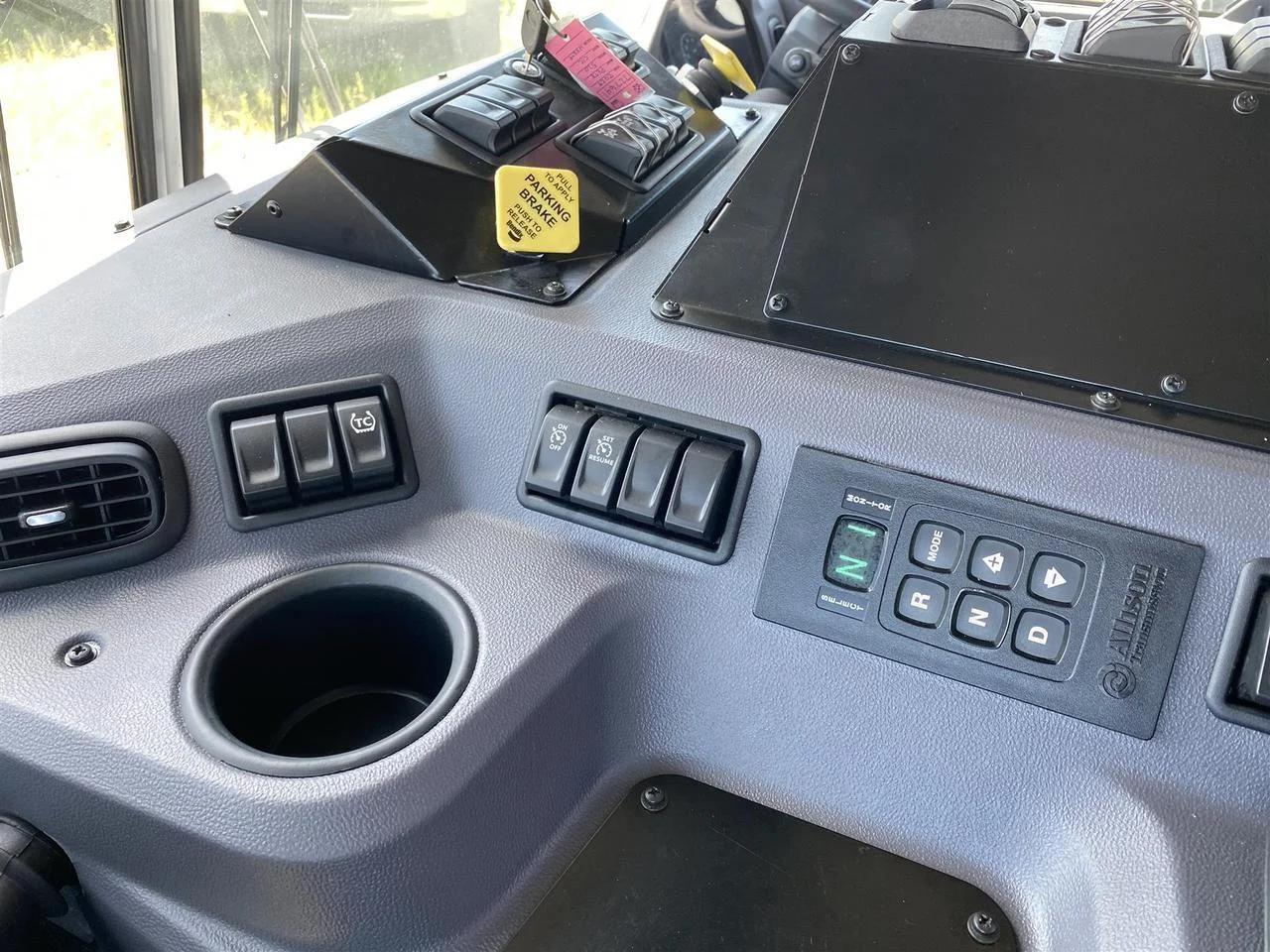 2025 Peterbilt 520 in South St. Paul, MN — photo 11