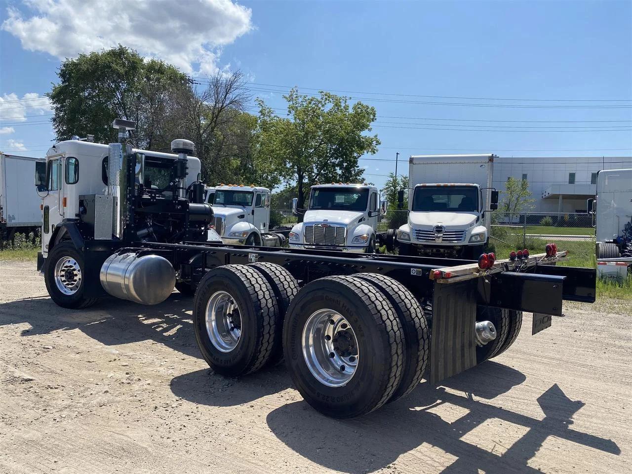 2025 Peterbilt 520 in South St. Paul, MN — photo 4