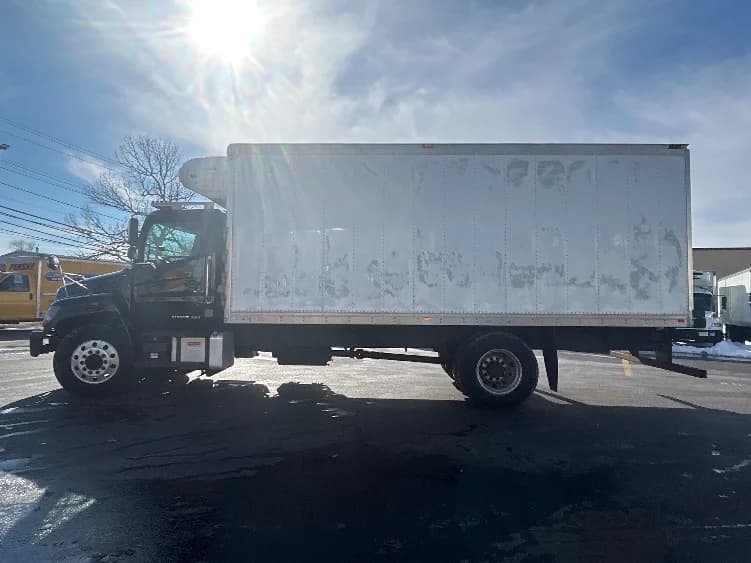 2020 Hino 268 in Braintree, MA — photo 4