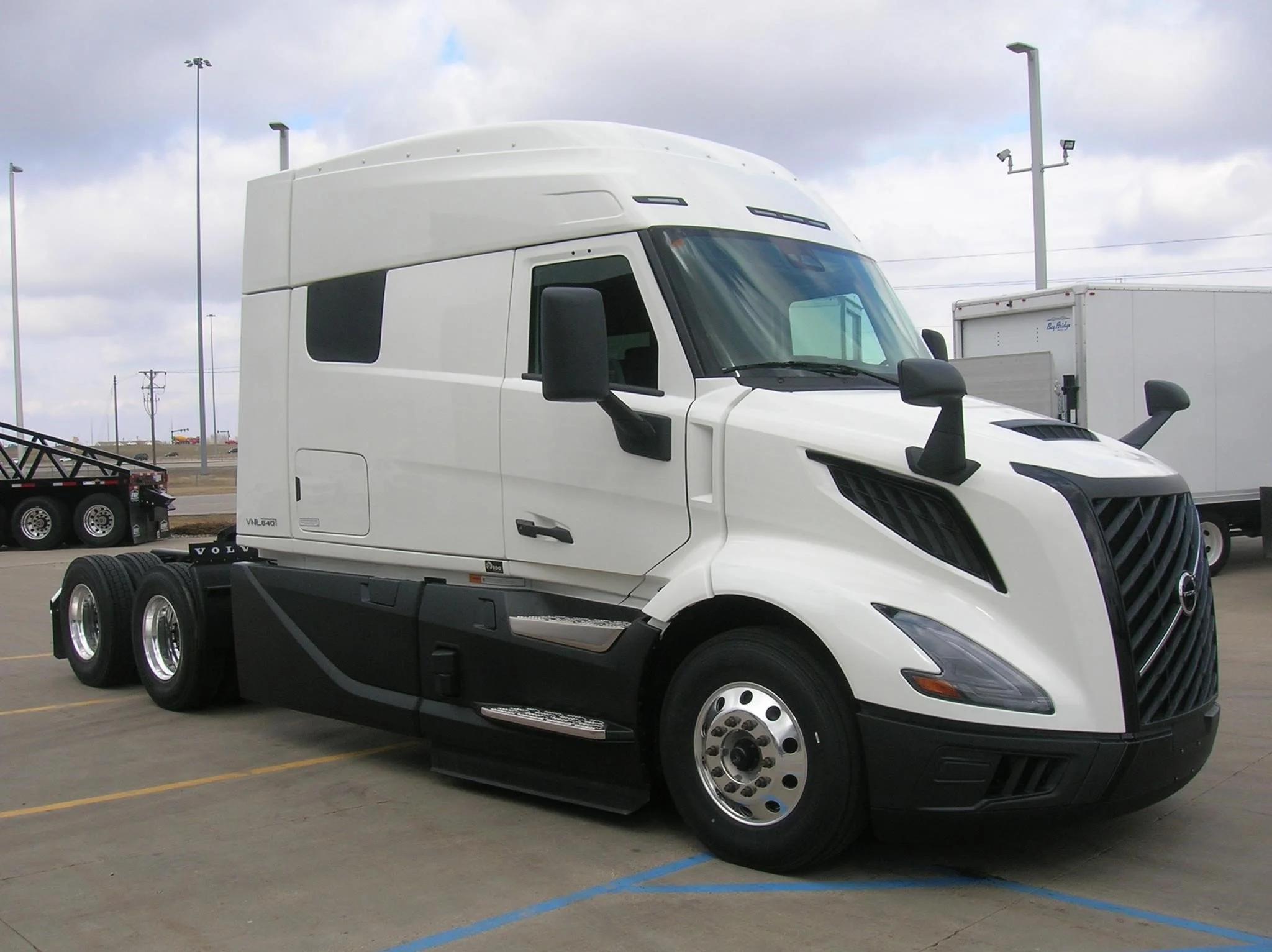 2025 Volvo — photo 3