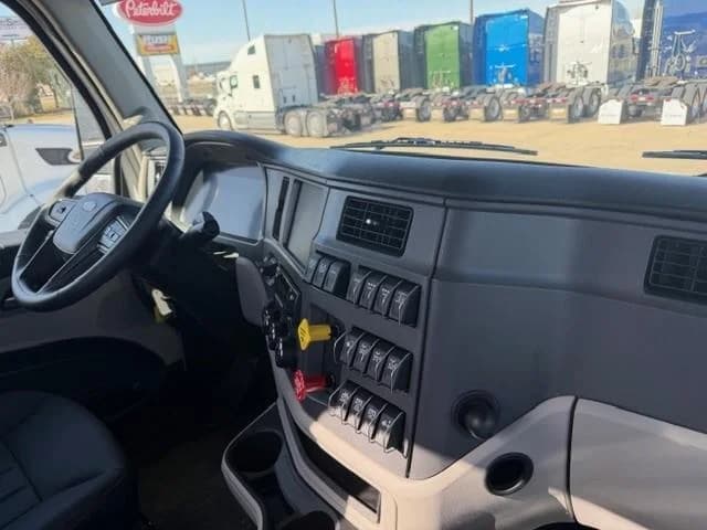 2027 Peterbilt 567 in Fort Worth, TX — photo 37